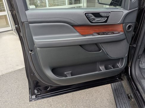 Used 2024 Lincoln Navigator Reserve AWD/4WD image 13