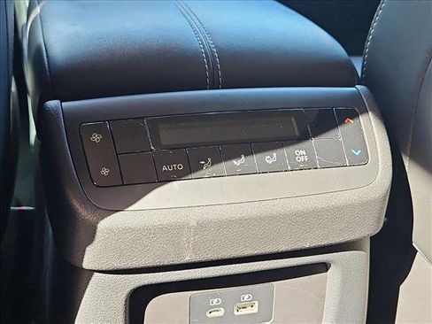 Used 2023 Nissan Pathfinder SL image 13