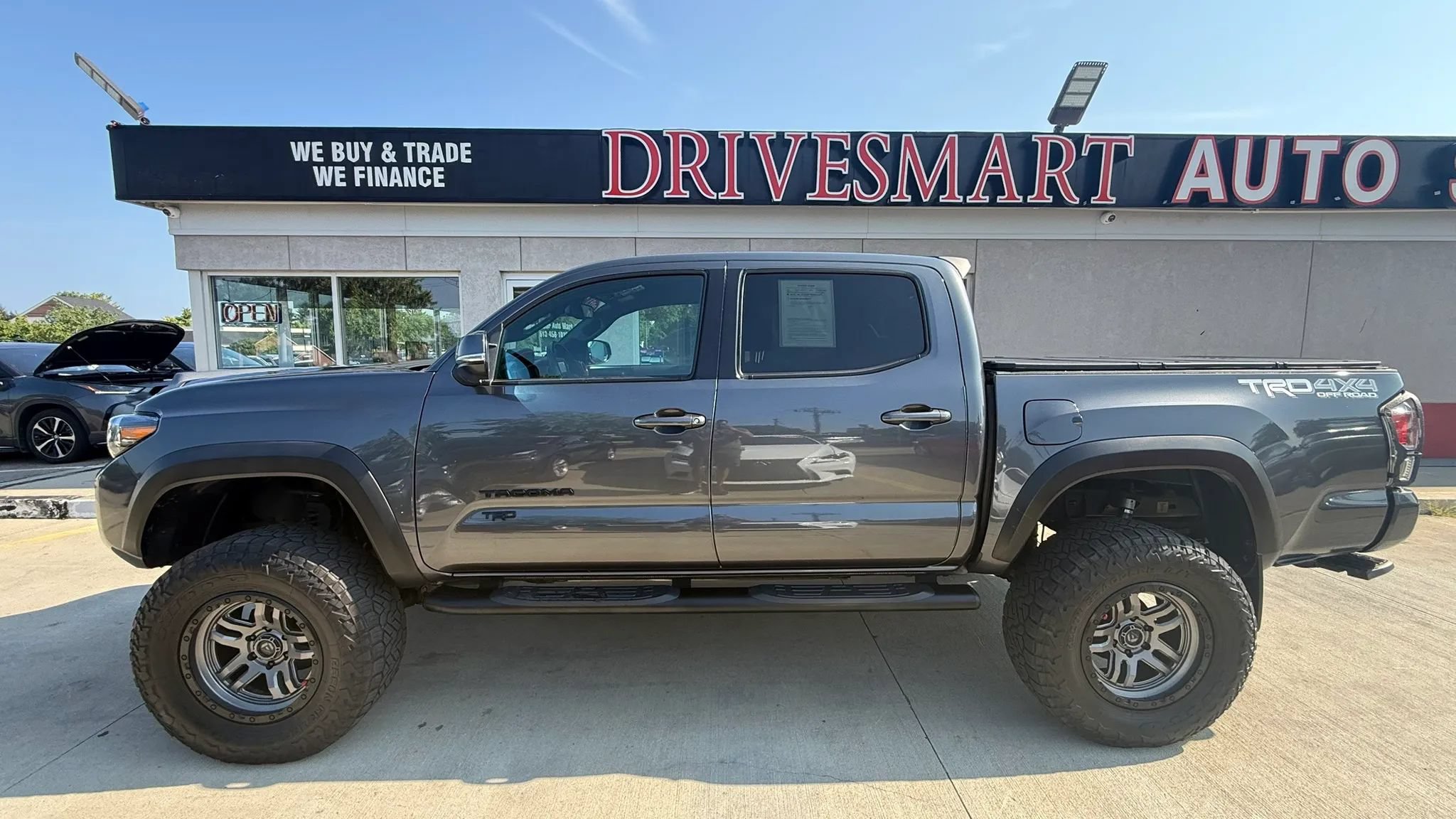 Used 2023 Toyota Tacoma TRD Off-Road AWD/4WD image 5