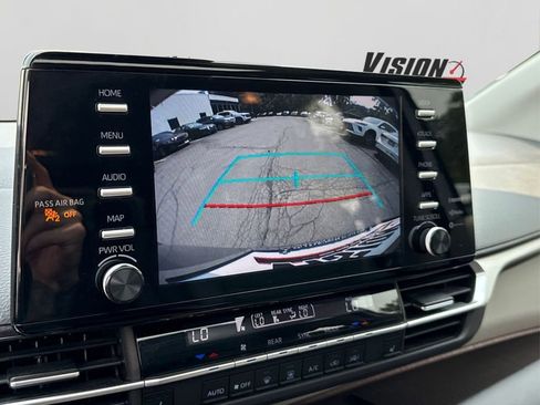 Used 2022 Toyota Sienna XLE image 31