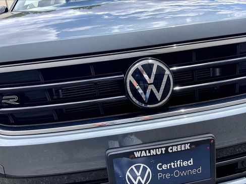 Certified 2023 Volkswagen Tiguan SE R-Line FWD image 30