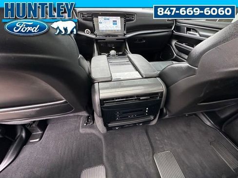 Used 2023 Jeep Wagoneer 4WD w/ Premium Group I image 20