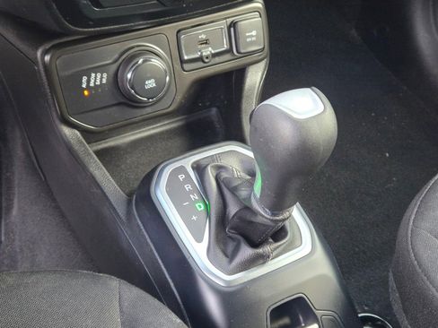 Used 2020 Jeep Renegade Latitude image 26