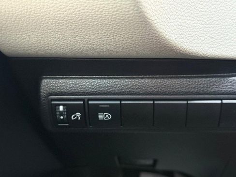 Used 2025 Toyota Corolla LE image 29
