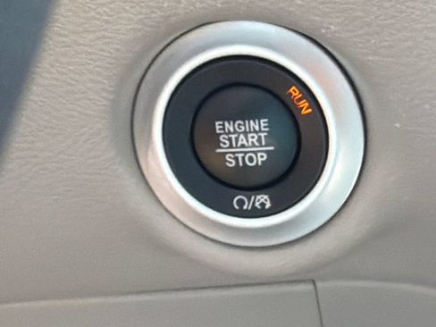 Used 2024 Chrysler Pacifica Touring-L FWD image 28