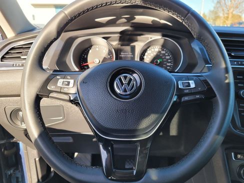 Certified 2020 Volkswagen Tiguan SE image 34