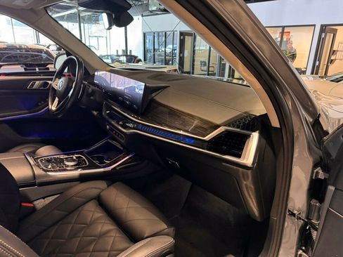 Used 2024 BMW X7 xDrive40i w/ Premium Package image 28