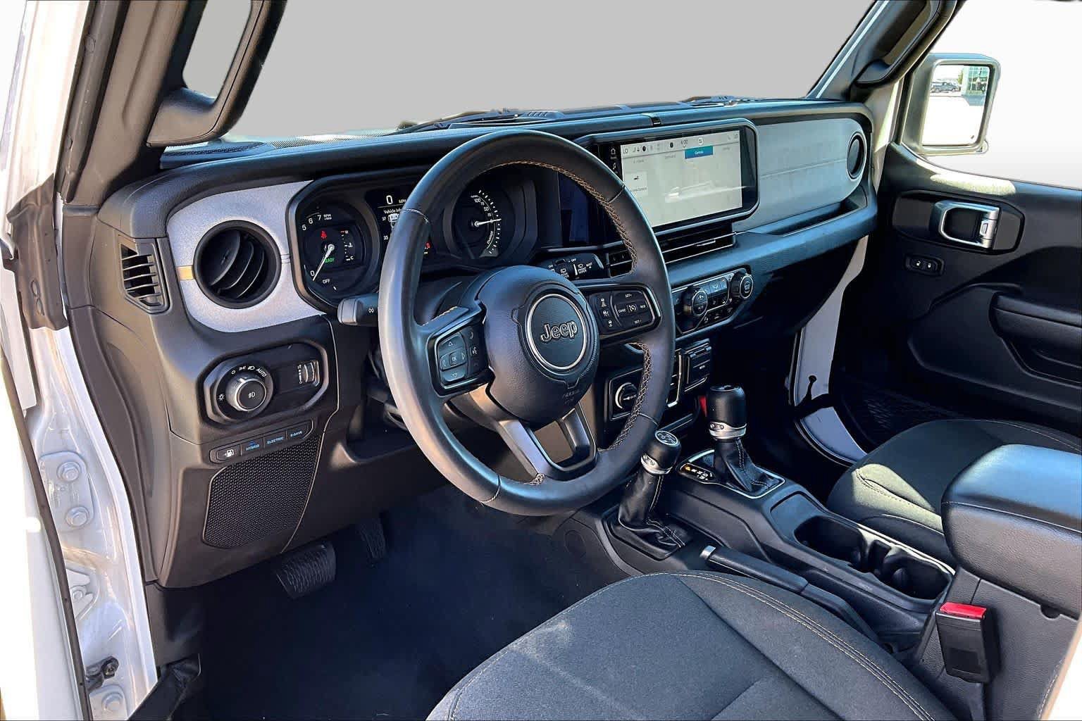 Used 2024 Jeep Wrangler Unlimited w/ Convenience Group AWD/4WD image 15
