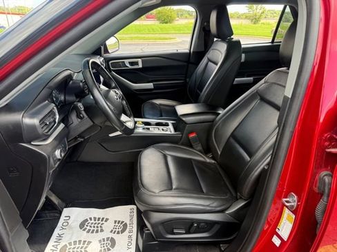 Used 2022 Ford Explorer XLT w/ Equipment Group 202A AWD/4WD image 13