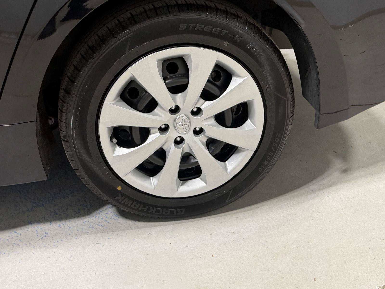 Used 2023 Toyota Corolla LE FWD image 30