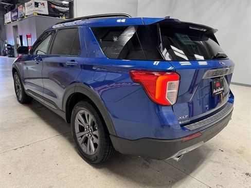 Used 2022 Ford Explorer XLT w/ Equipment Group 202A AWD/4WD image 5
