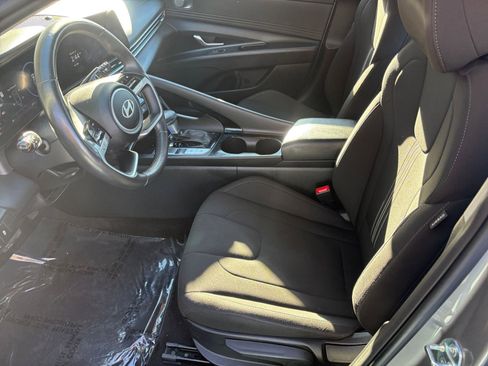 Used 2025 Hyundai Elantra SEL image 23