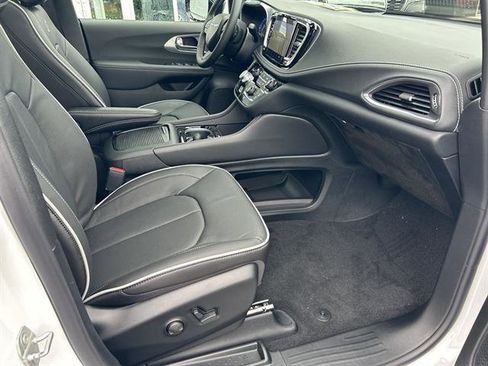 New 2026 Chrysler Pacifica Limited w/ S Appearance Package image 52