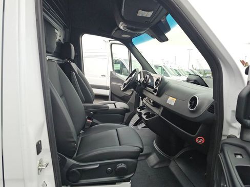New 2025 Mercedes-Benz Sprinter 2500 image 18