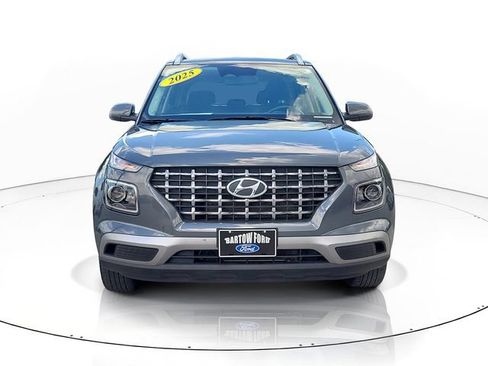 Used 2025 Hyundai Venue SEL FWD image 2