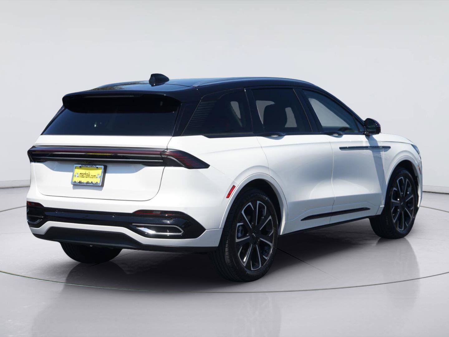 Used 2025 Lincoln Nautilus Reserve AWD/4WD image 6
