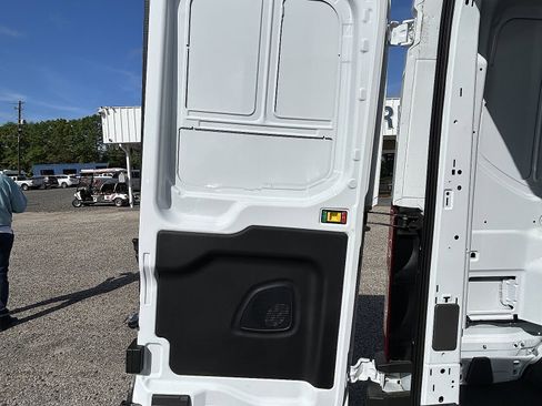 New 2025 Ford Transit 250 148 Medium Roof image 15