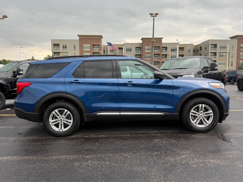 Used 2023 Ford Explorer XLT w/ Class IV Trailer Tow Package AWD/4WD image 2