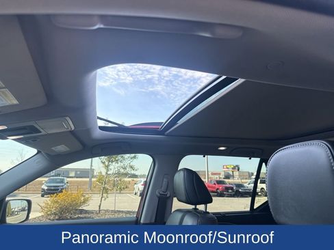 Used 2024 Honda Pilot Touring image 4