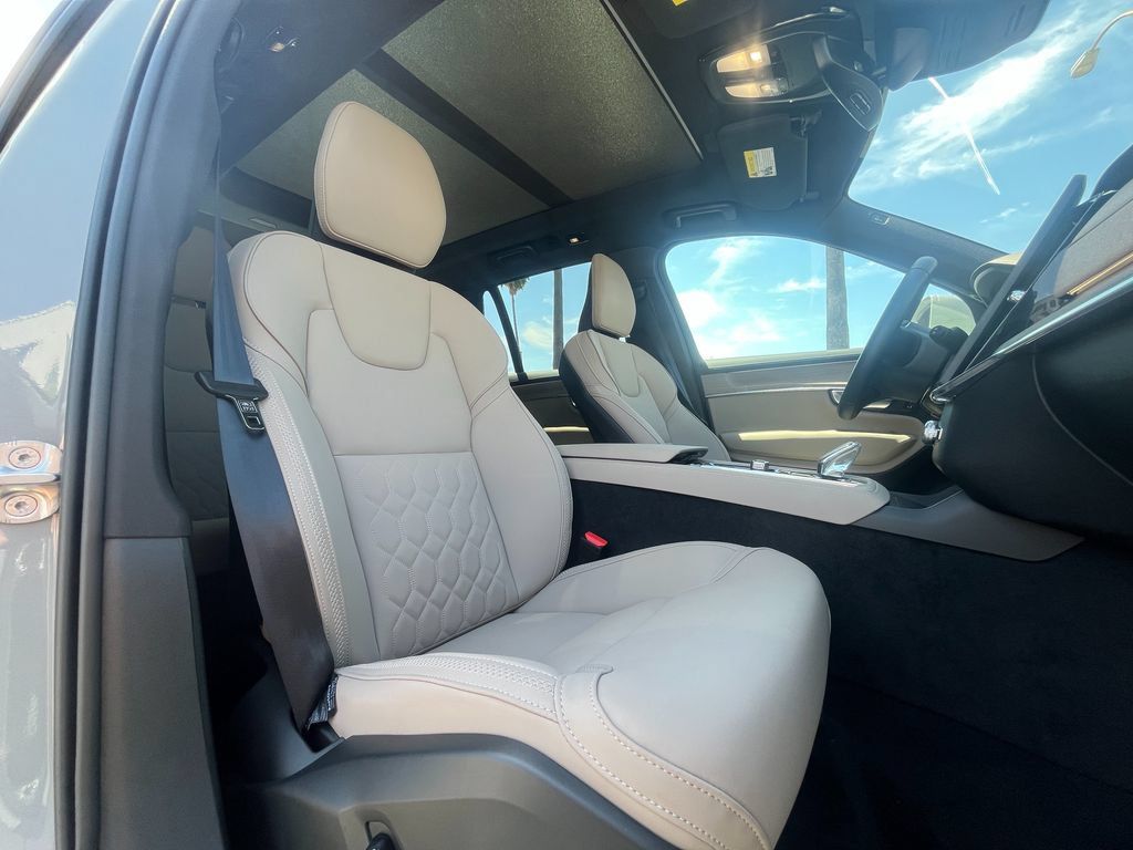 Used 2025 Volvo XC90 B5 Core w/ Protection Package Premier AWD/4WD image 20