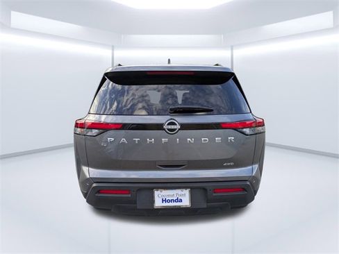 Used 2025 Nissan Pathfinder SV image 5