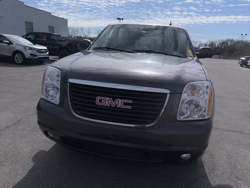 Used 2011 GMC Yukon XL 2500 SLT w/ SLT-2 Equipment Package image 4