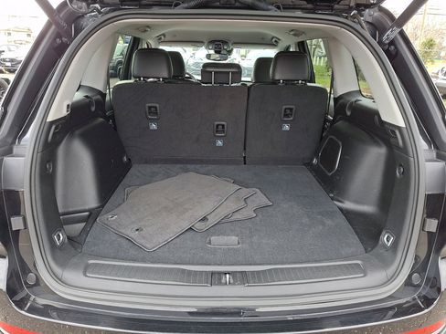 Used 2023 Jeep Grand Cherokee Limited w/ Black Appearance Package image 18