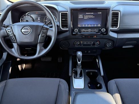 Used 2024 Nissan Frontier SV image 11