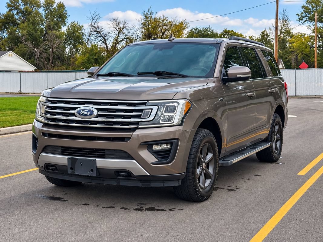 Used 2018 Ford Expedition XLT w/ Equipment Group 202A AWD/4WD image 1