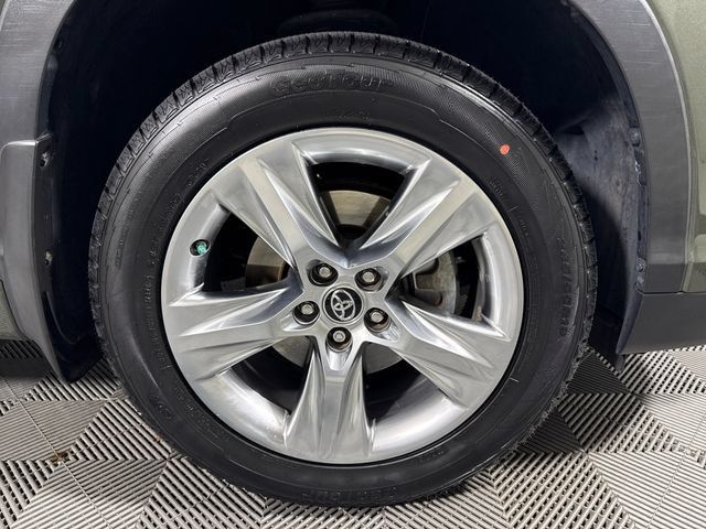 Used 2016 Toyota Highlander Limited Platinum AWD/4WD image 11