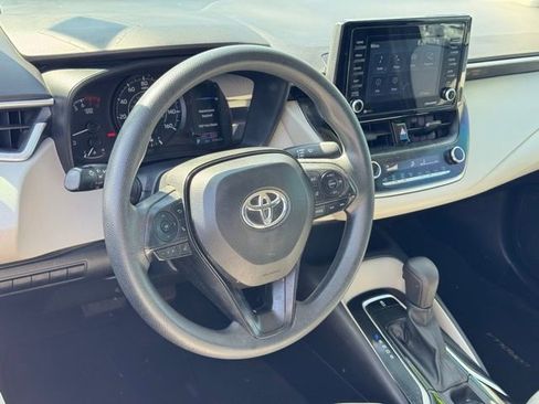 Used 2022 Toyota Corolla L image 16