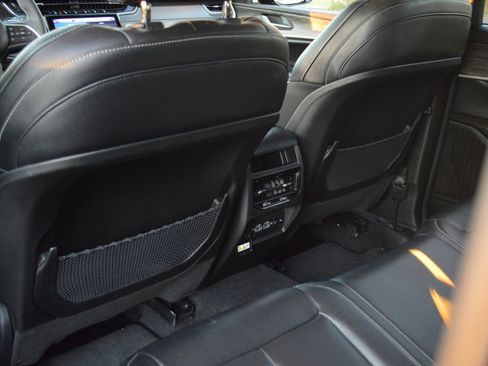 Used 2023 Jeep Grand Cherokee Limited w/ Luxury Tech Group II image 28