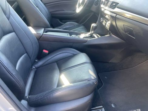 Used 2018 MAZDA MAZDA3 Touring FWD image 25