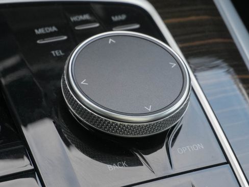 Certified 2024 BMW X7 xDrive40i w/ Climate Comfort Package image 24