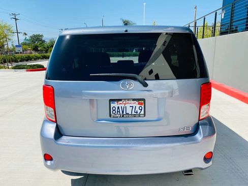 Used 2012 Scion xB FWD image 4