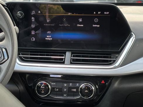 Used 2025 Chevrolet Trax LT FWD image 18