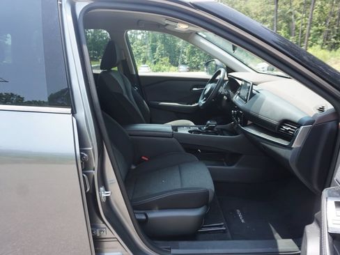 Used 2021 Nissan Rogue SV FWD image 14