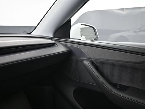 Used 2026 Tesla Model Y 2WD image 7