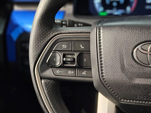 Used 2025 Toyota 4Runner TRD Off-Road image 27