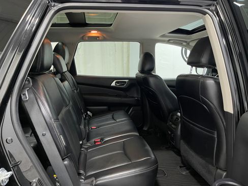 Used 2019 Nissan Pathfinder Platinum image 33