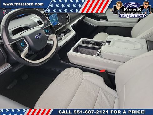 Certified 2025 Ford Expedition Platinum w/ Driver's Package AWD/4WD image 4