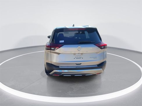 Used 2021 Nissan Rogue Platinum image 7