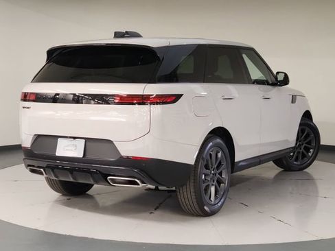 Used 2026 Land Rover Range Rover Sport SE image 2