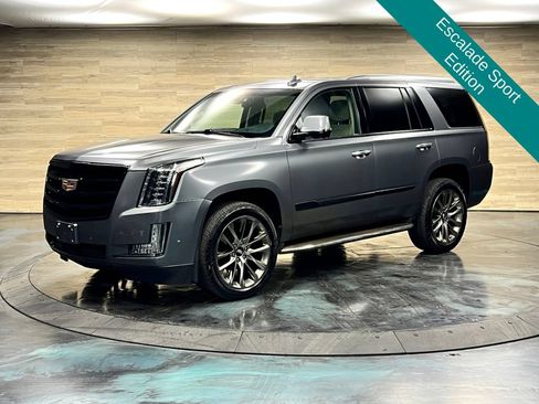Used 2019 Cadillac Escalade Premium Luxury w/ Escalade Sport Edition AWD/4WD image 5