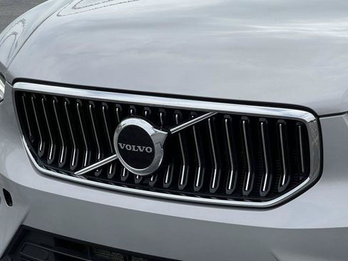 Used 2024 Volvo XC40 B5 Core AWD/4WD image 32