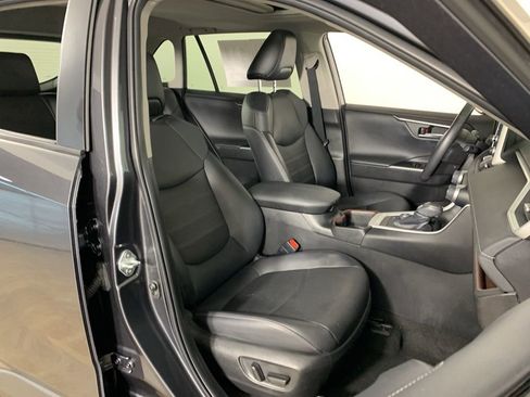 Used 2022 Toyota RAV4 Limited image 40