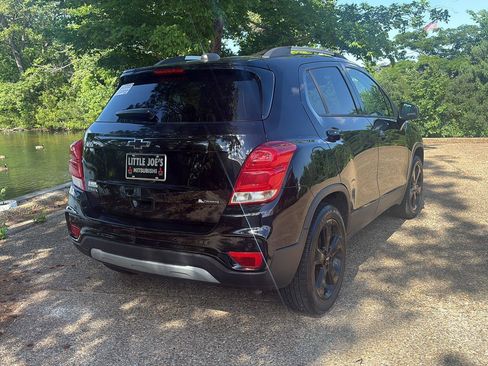 Used 2018 Chevrolet Trax Premier w/ Midnight Edition FWD image 4