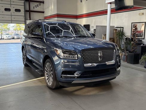 Used 2019 Lincoln Navigator Reserve AWD/4WD image 2