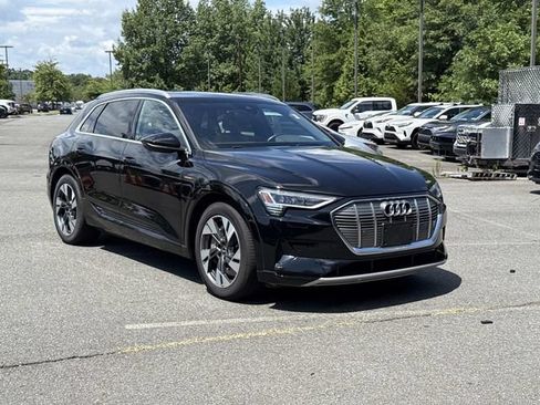 Used 2022 Audi e-tron Premium AWD/4WD image 1
