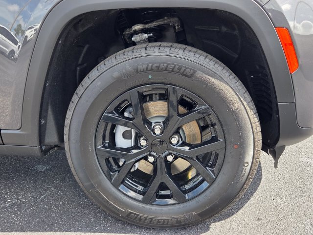 New 2026 Jeep Grand Cherokee Altitude RWD image 10